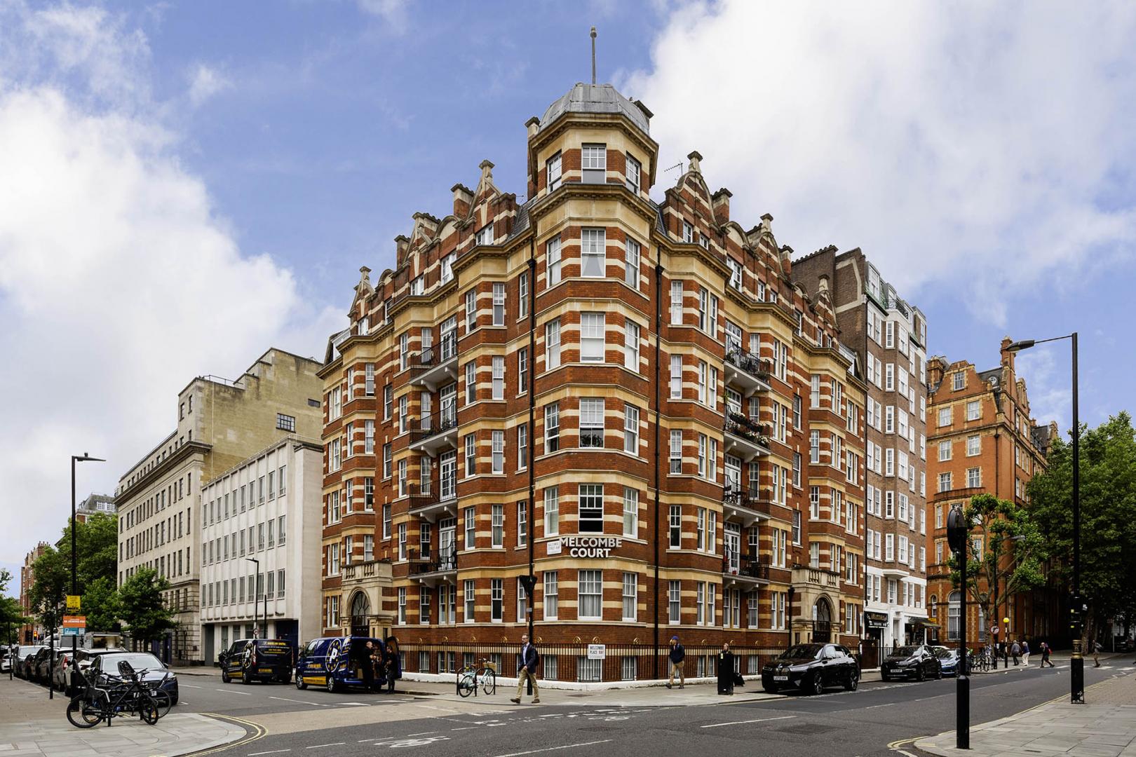 Three double bedrooms, two bathrooms, high ceilings and a spacious lounge. Melcombe Court, Dorset Square, Baker Street